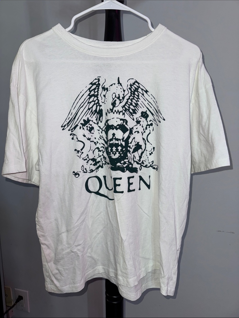 Queen Graphic White Short Sleeve Tee 31